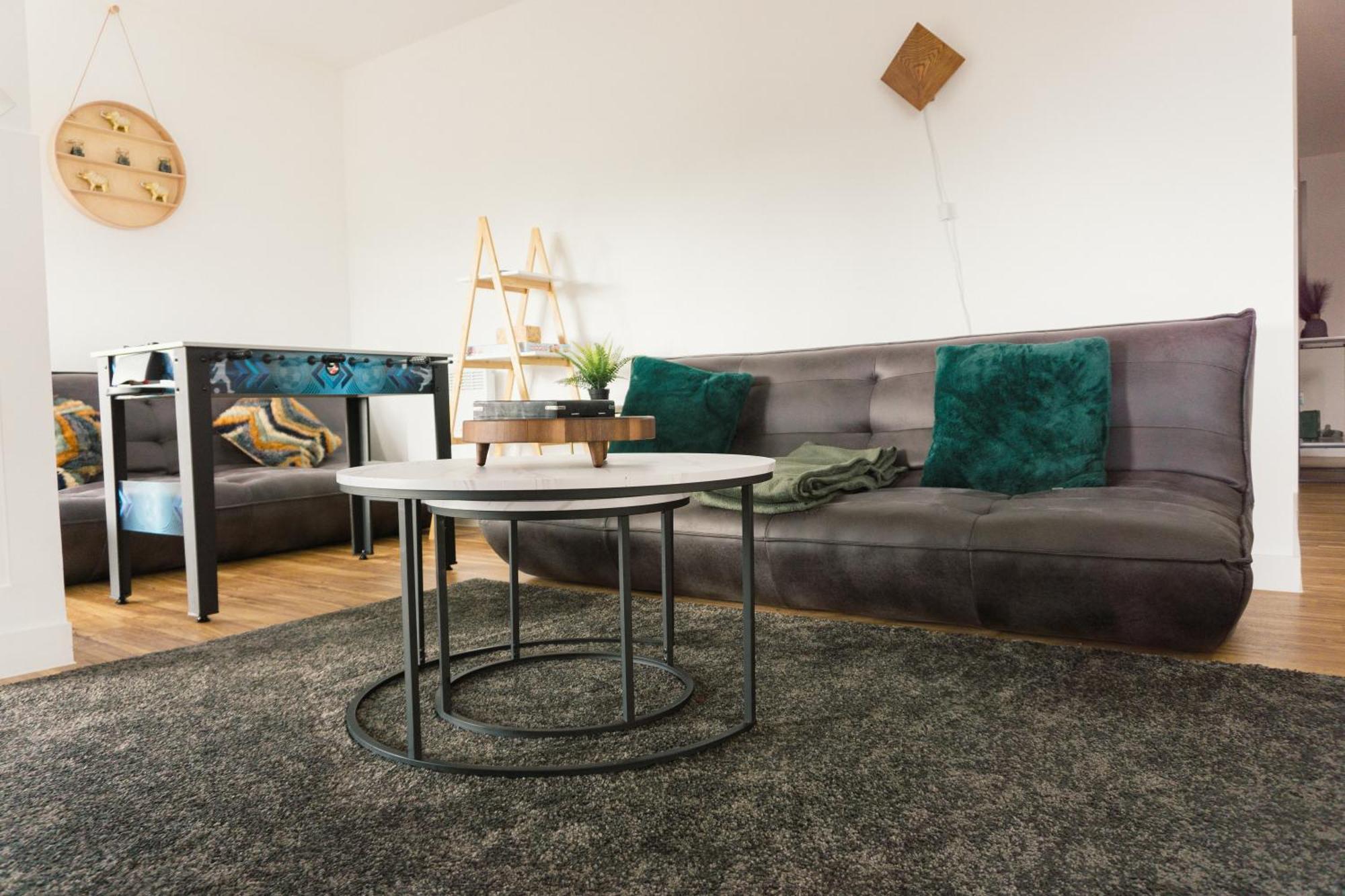 Manchester'S Luxurious 2-Bed Haven With Balcony - Canal Views & Proximity To Manchester United Exterior photo